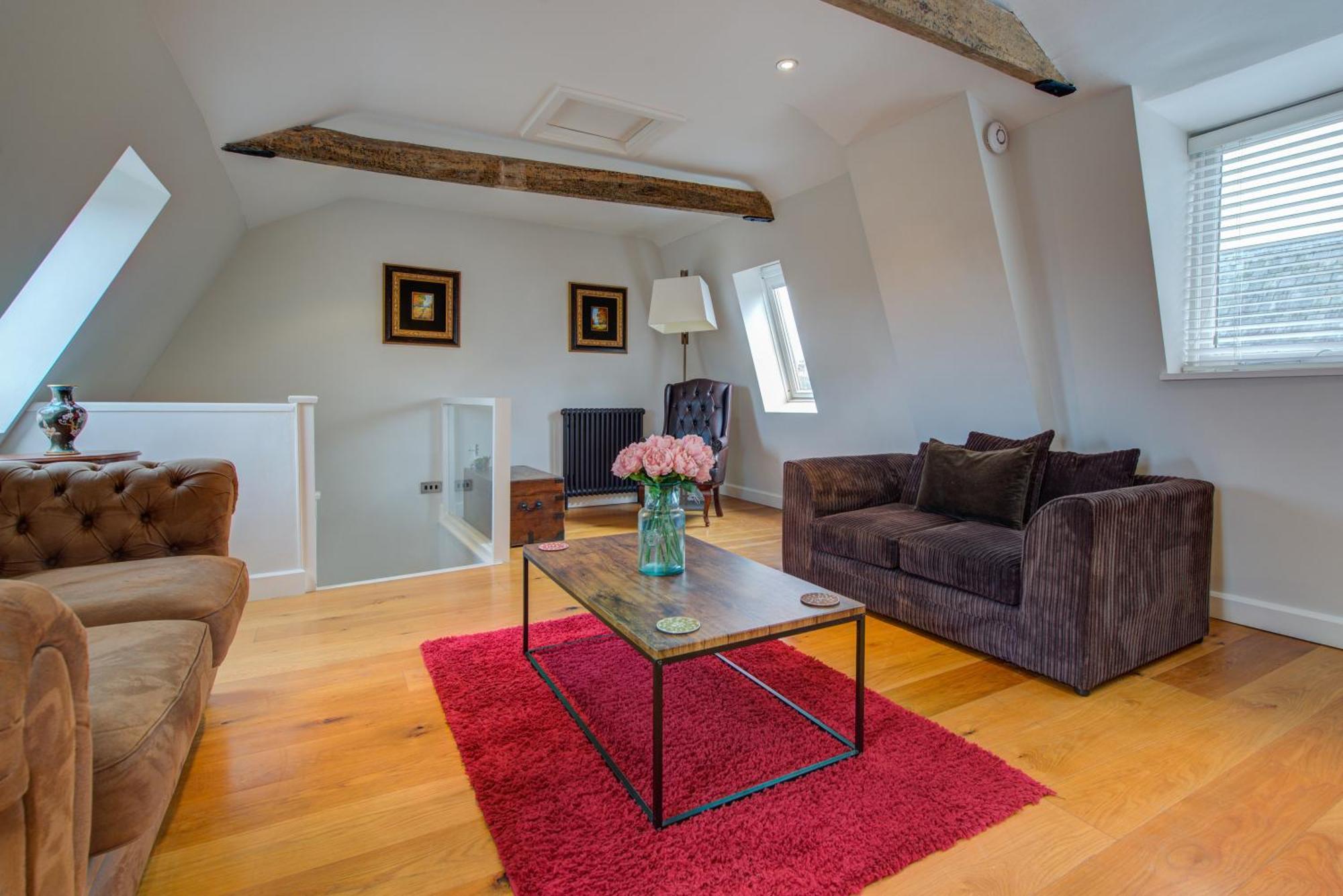 Spacious 2-Bed Home - Exposed Beams & Fast Internet Included Stamford Exterior photo