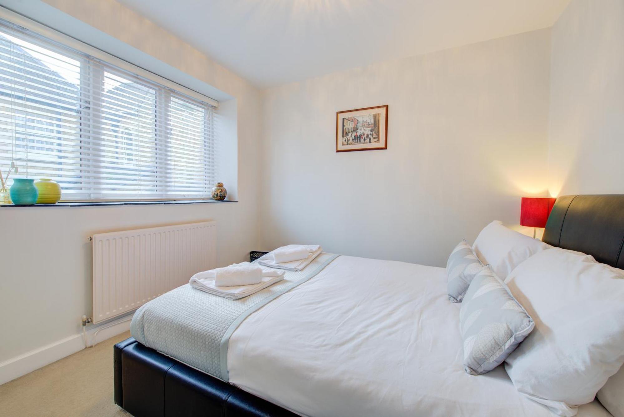 Spacious 2-Bed Home - Exposed Beams & Fast Internet Included Stamford Exterior photo