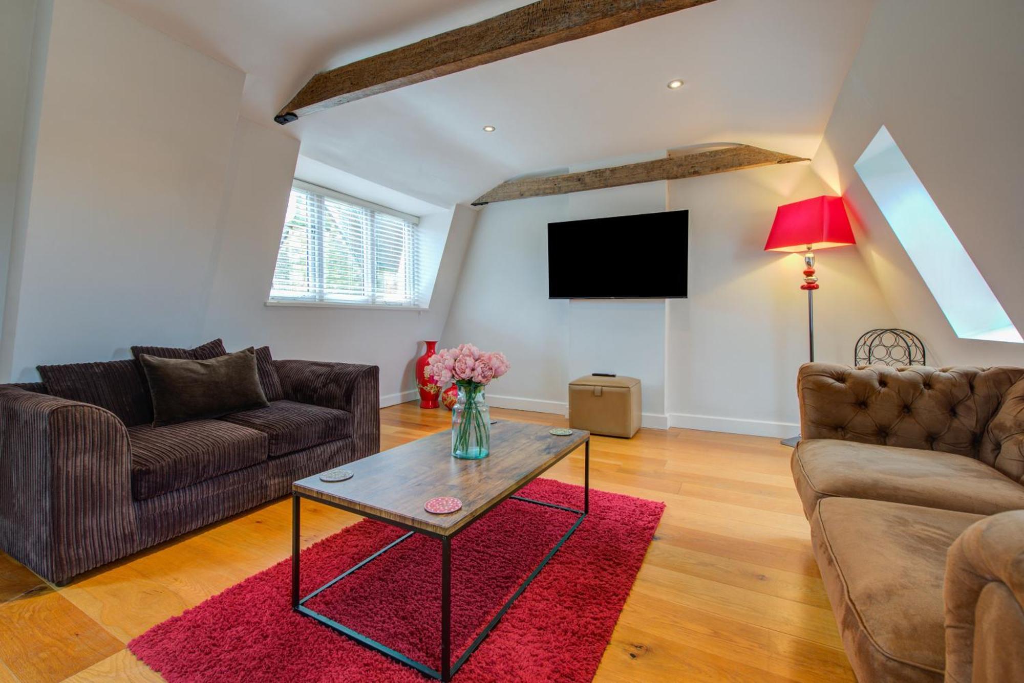 Spacious 2-Bed Home - Exposed Beams & Fast Internet Included Stamford Exterior photo