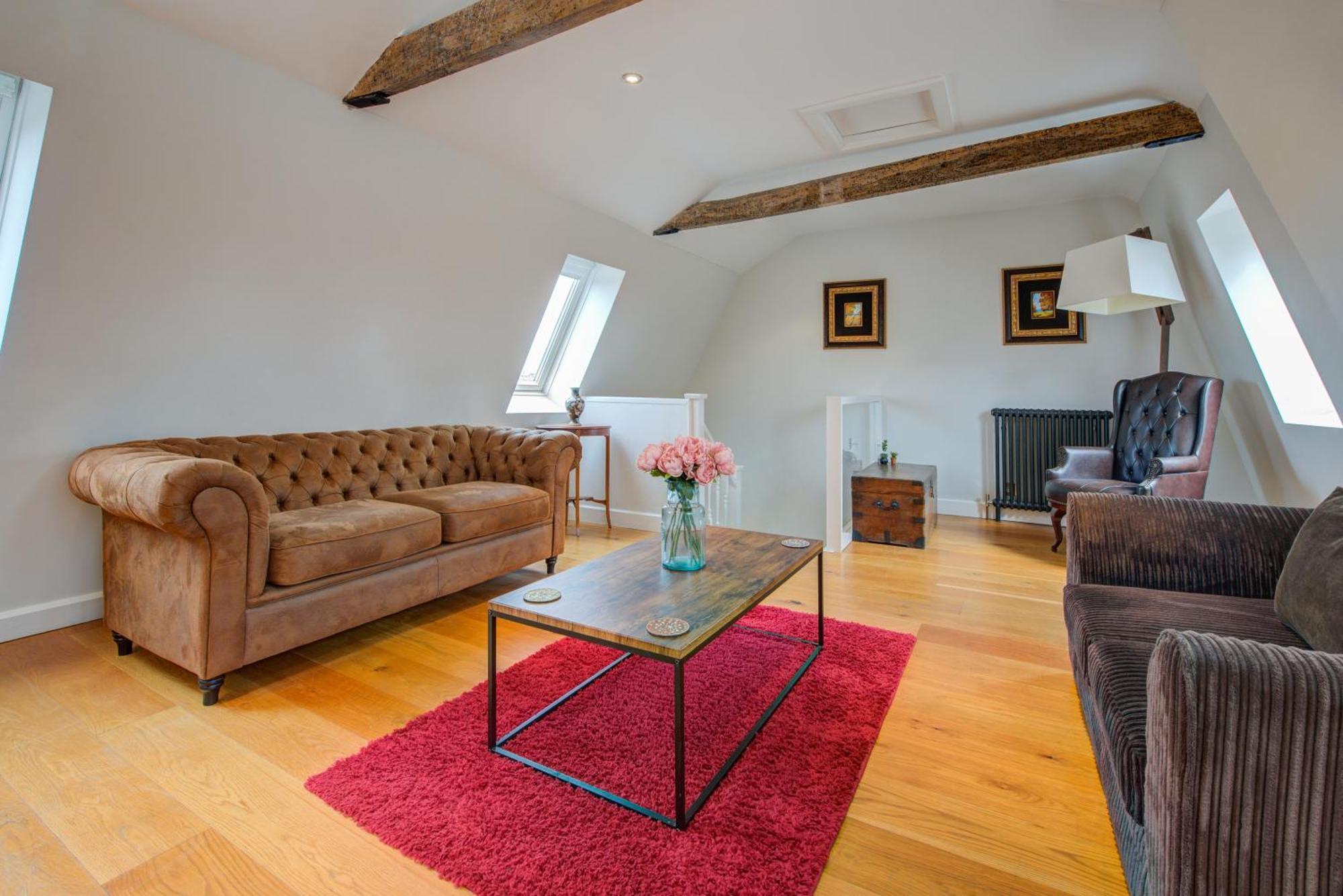 Spacious 2-Bed Home - Exposed Beams & Fast Internet Included Stamford Exterior photo