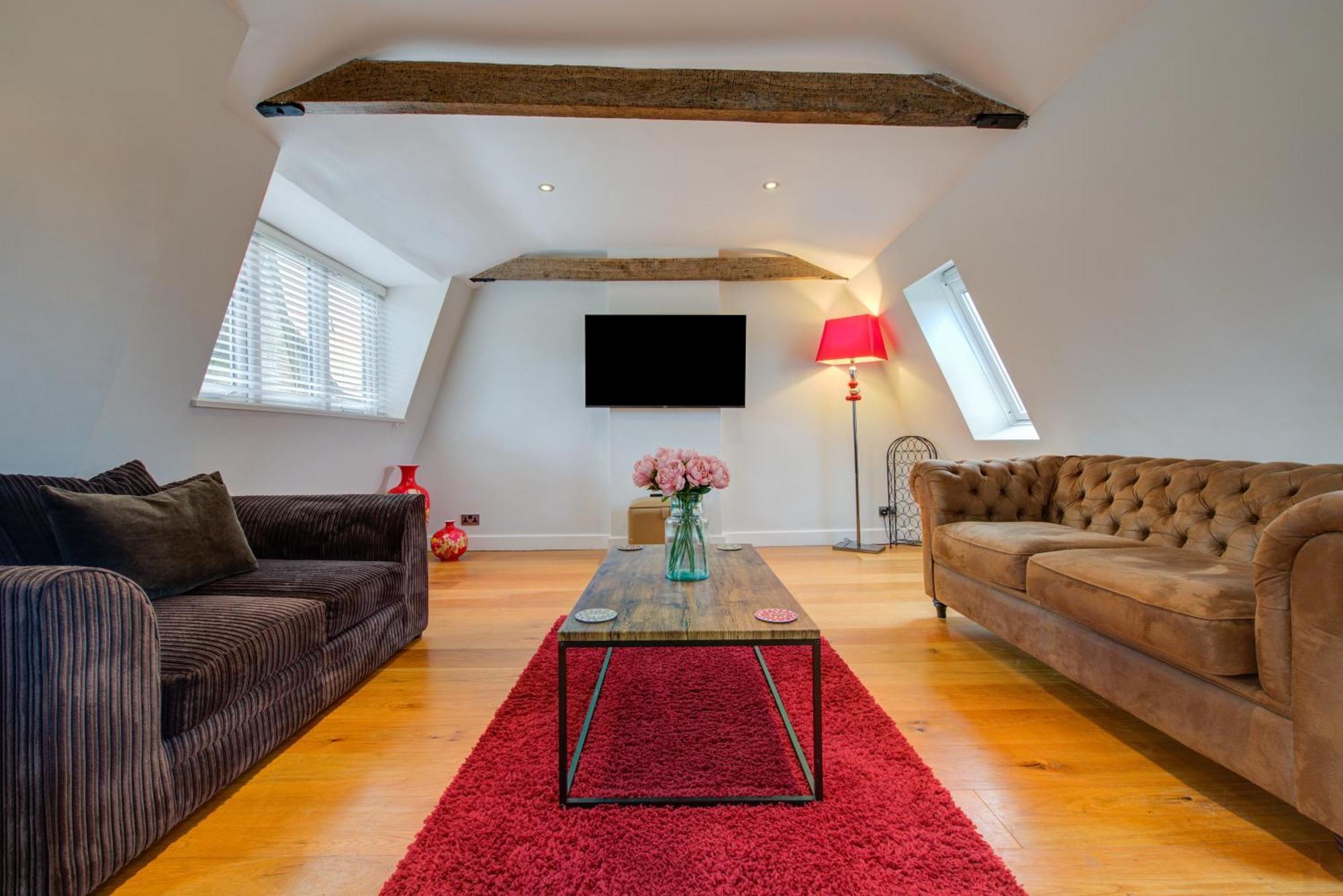 Spacious 2-Bed Home - Exposed Beams & Fast Internet Included Stamford Exterior photo